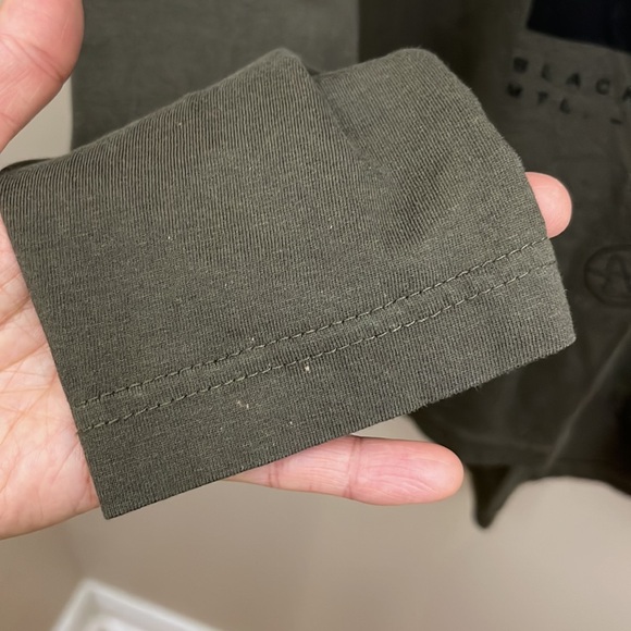 2/$20 Black and blanc tunic shirt Men S - Picture 5 of 5